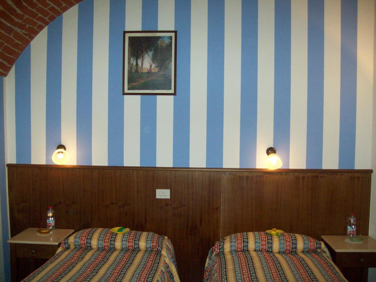 Revello Hotel Excalibur מראה חיצוני תמונה