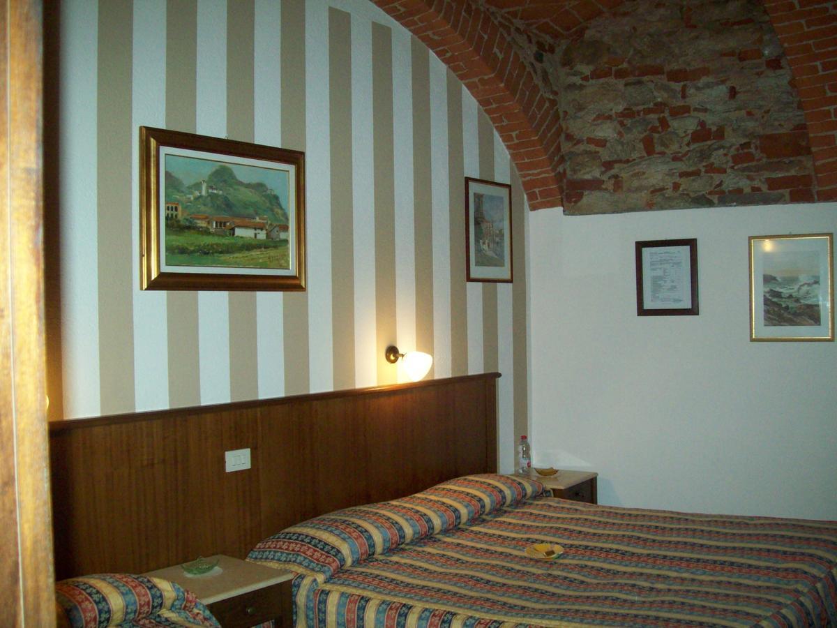 Revello Hotel Excalibur מראה חיצוני תמונה