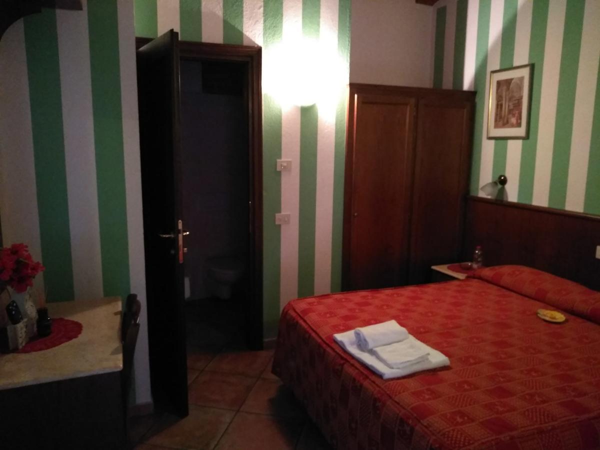 Revello Hotel Excalibur מראה חיצוני תמונה