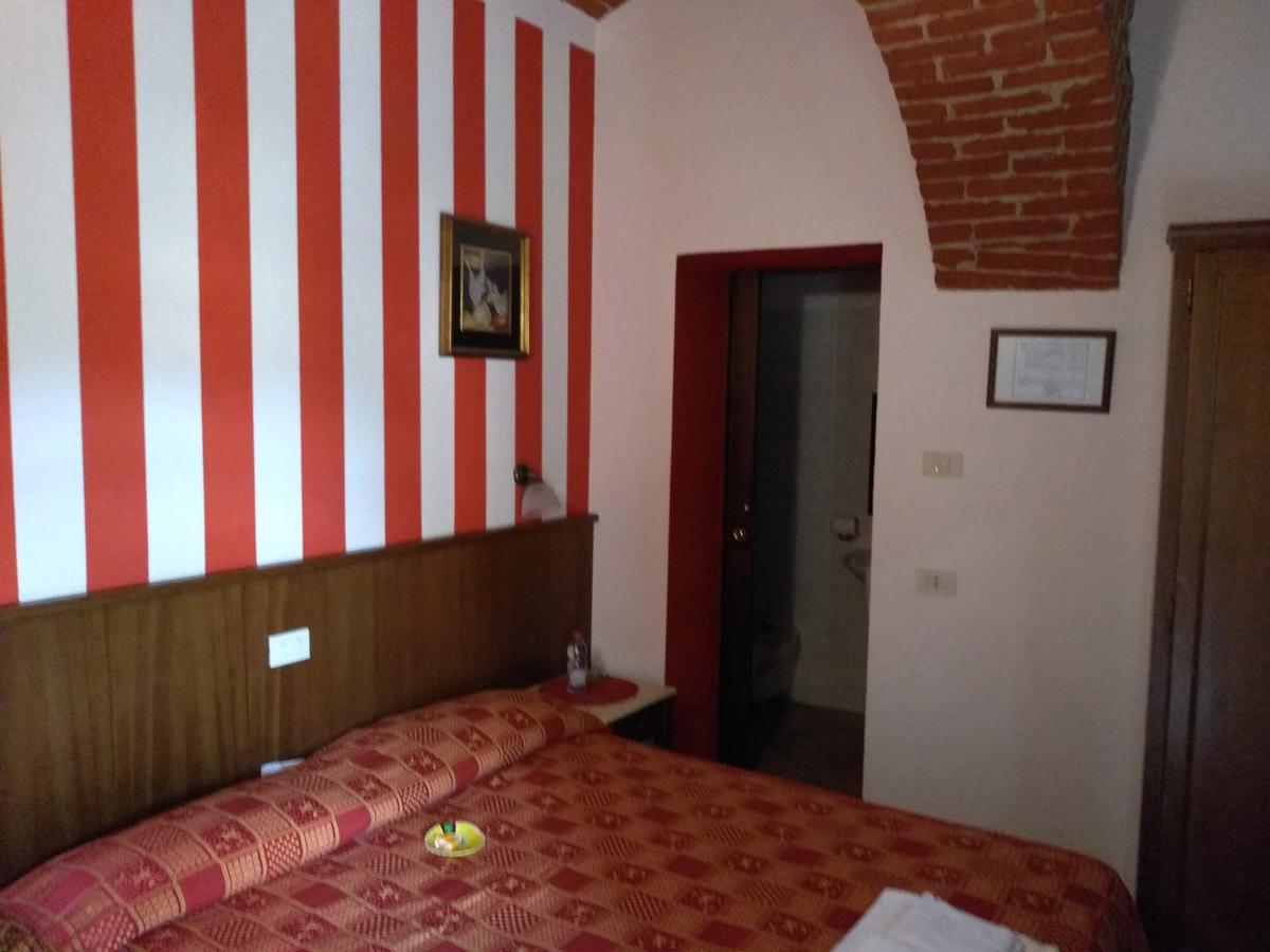 Revello Hotel Excalibur מראה חיצוני תמונה