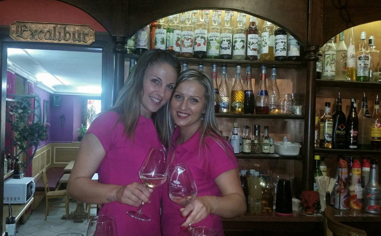 Revello Hotel Excalibur מראה חיצוני תמונה