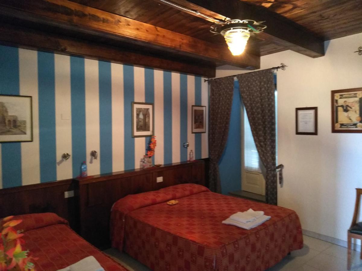Revello Hotel Excalibur מראה חיצוני תמונה